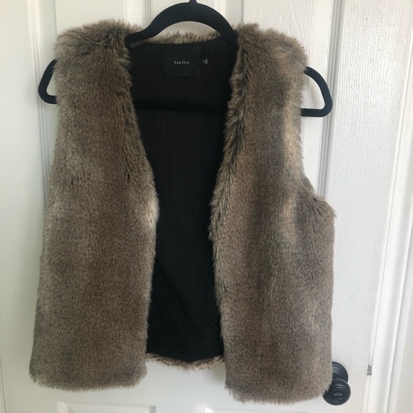 Aritzia Jackets & Blazers - ARITZIA TALULA Faux Fur Vest